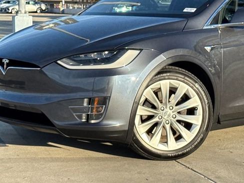 Used 2019 Tesla Model X Long Range image 3