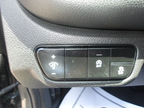 Used 2024 Kia Seltos S AWD/4WD image 16