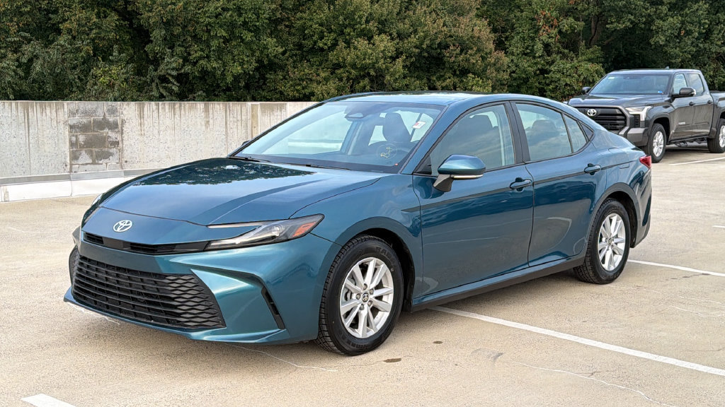 Used 2025 Toyota Camry LE FWD image 2