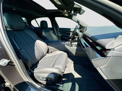 Used 2024 BMW 530i w/ M Sport Package image 28