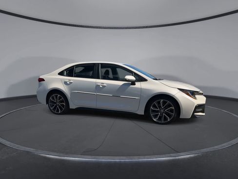 Used 2020 Toyota Corolla XSE image 9
