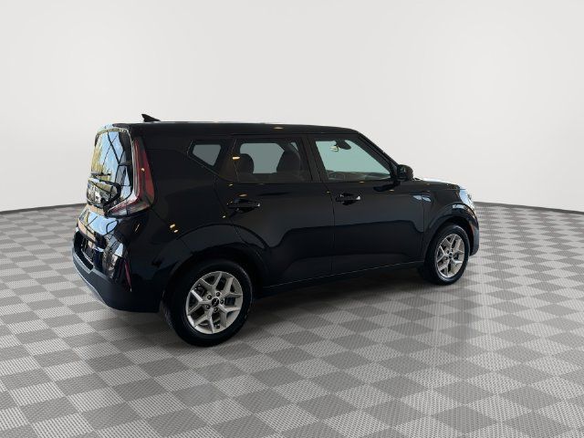 Used 2025 Kia Soul LX FWD image 12