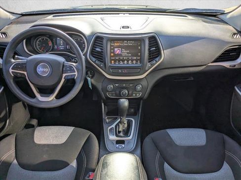 Used 2018 Jeep Cherokee Latitude image 19