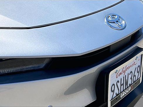 Used 2025 Toyota Prius LE FWD image 29
