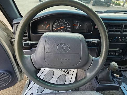 Used 2000 Toyota Tacoma 2WD Regular Cab image 16