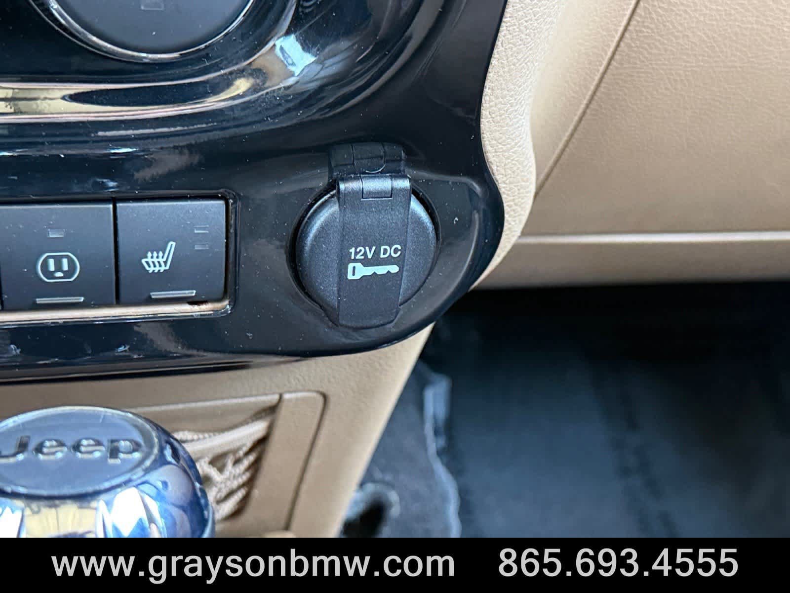Used 2015 Jeep Wrangler Unlimited Sahara w/ Connectivity Group AWD/4WD image 25