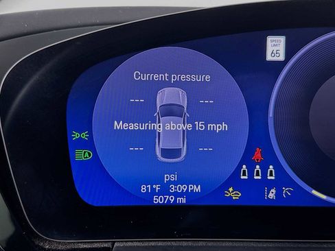 Certified 2025 Porsche Macan 4S Electric image 15