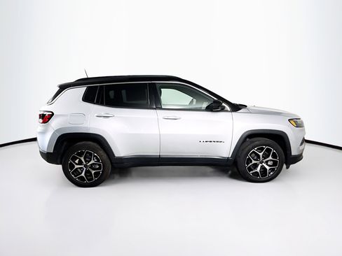 Used 2025 Jeep Compass Limited AWD/4WD image 2