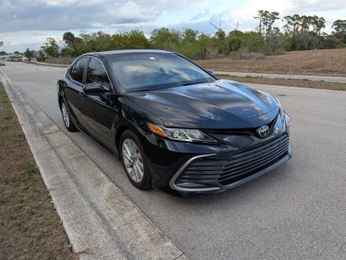 Used 2023 Toyota Camry LE image 4