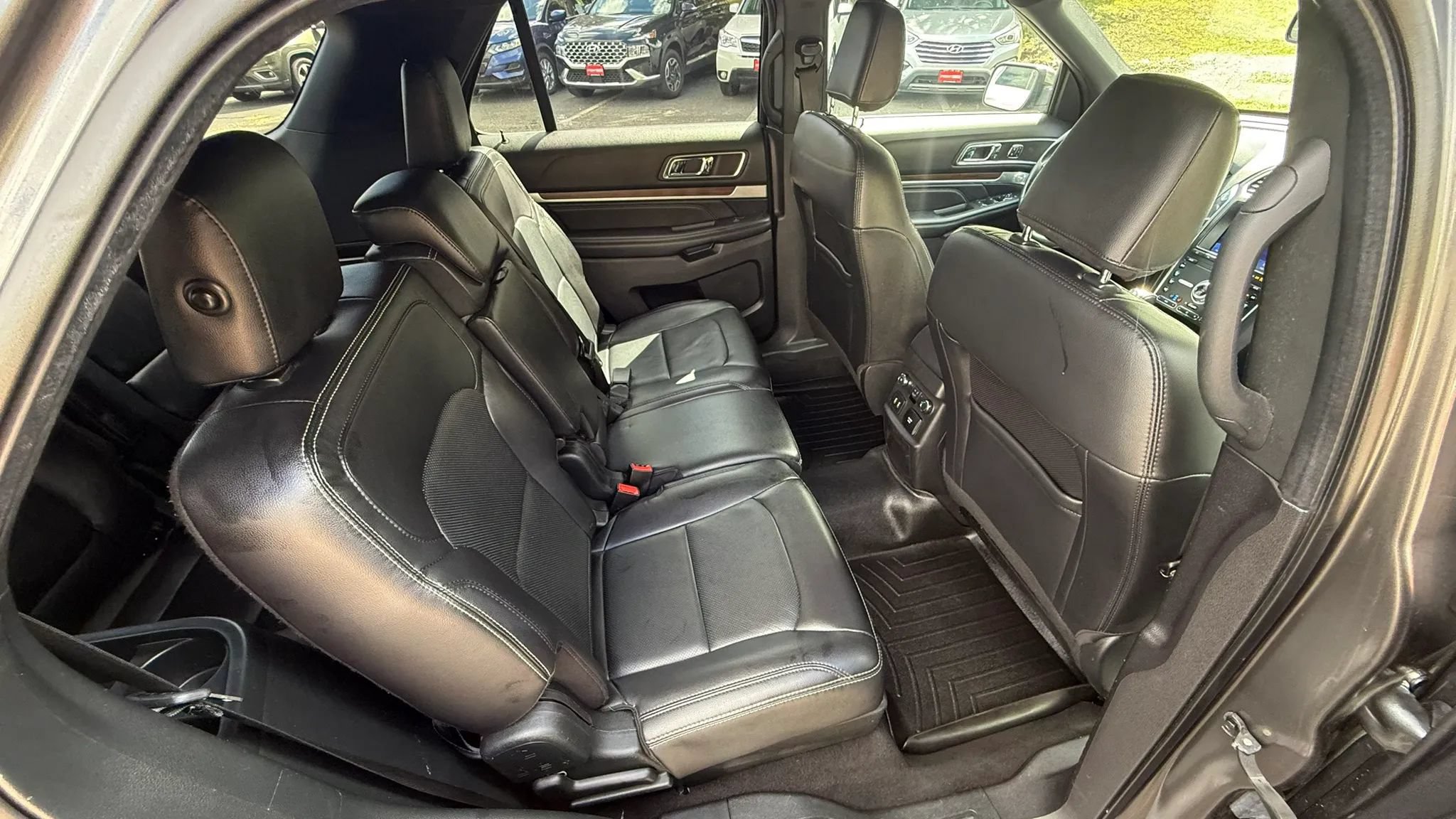 Used 2019 Ford Explorer Limited w/ Class III Trailer Tow Package AWD/4WD image 38