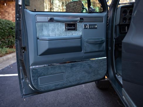 Used 1988 Chevrolet Suburban 2500 image 24