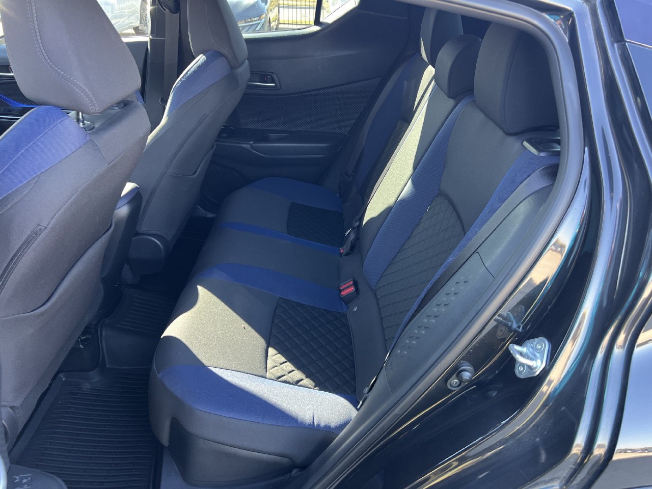 Used 2022 Toyota C-HR XLE FWD image 9