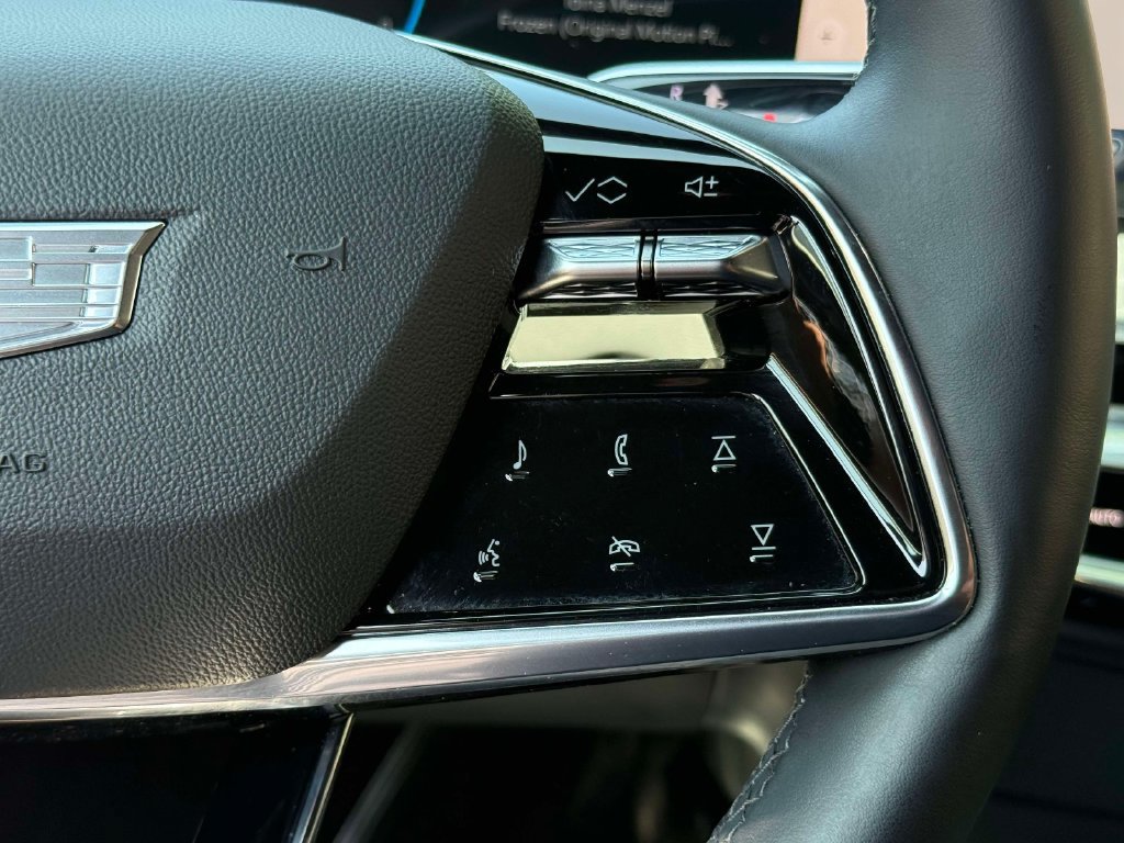 Certified 2024 Cadillac Lyriq Luxury AWD/4WD image 30