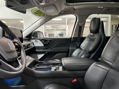 Used 2025 Lincoln Aviator Reserve w/ Equipment Group 201A image 25