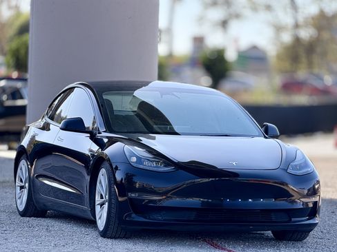 Used 2022 Tesla Model 3 Long Range AWD/4WD image 3