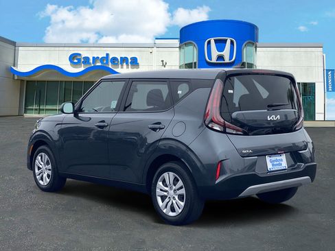 Used 2025 Kia Soul LX FWD image 4