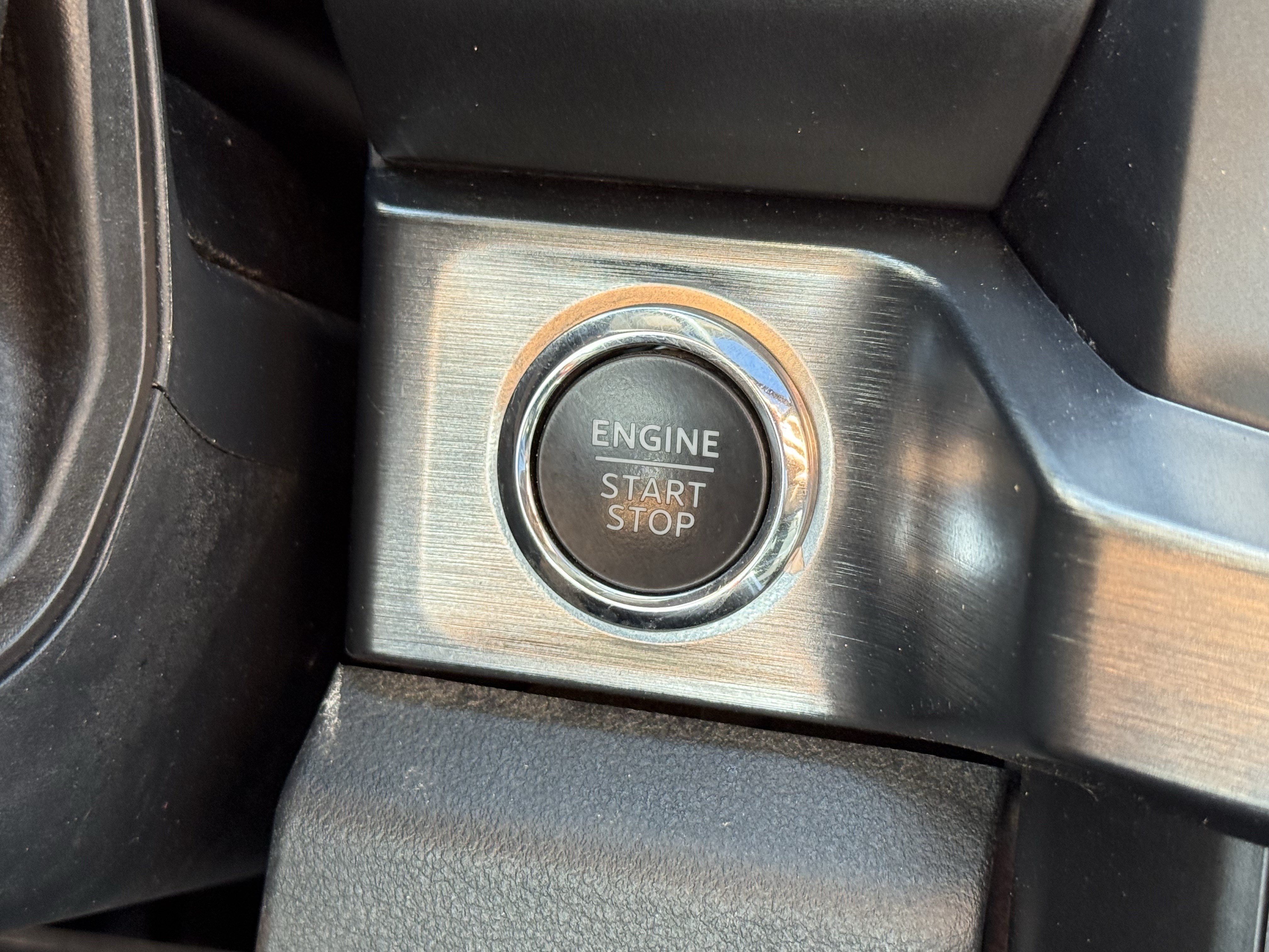 Used 2025 Ford F350 Lariat w/ Lariat Ultimate Package AWD/4WD image 25