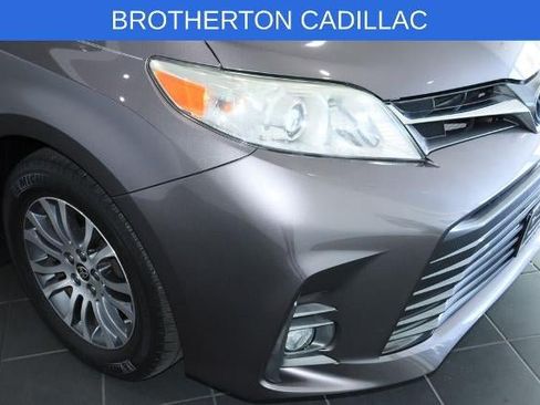 Used 2020 Toyota Sienna XLE w/ XLE Navigation Package FWD image 15
