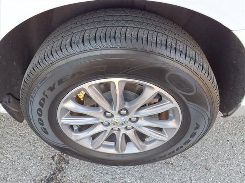 Used 2024 Buick Enclave Premium image 44