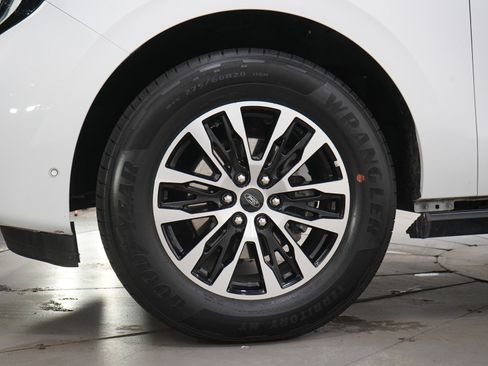 Used 2025 Ford Expedition Platinum AWD/4WD image 33