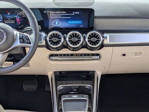 Used 2025 Mercedes-Benz GLB 250 image 12