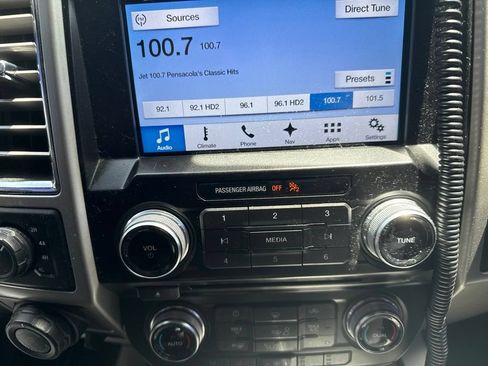 Used 2016 Ford F150 Lariat w/ Equipment Group 502A Luxury AWD/4WD image 4