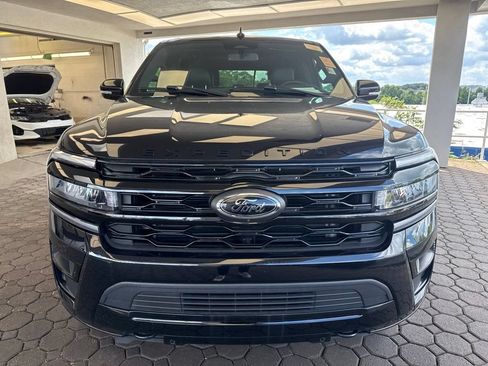 Used 2023 Ford Expedition Limited AWD/4WD image 2