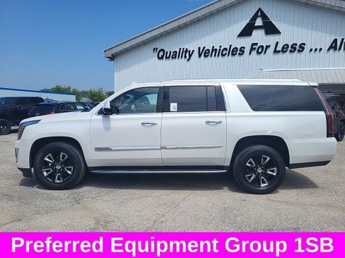 Used 2017 Cadillac Escalade ESV Luxury AWD/4WD image 32