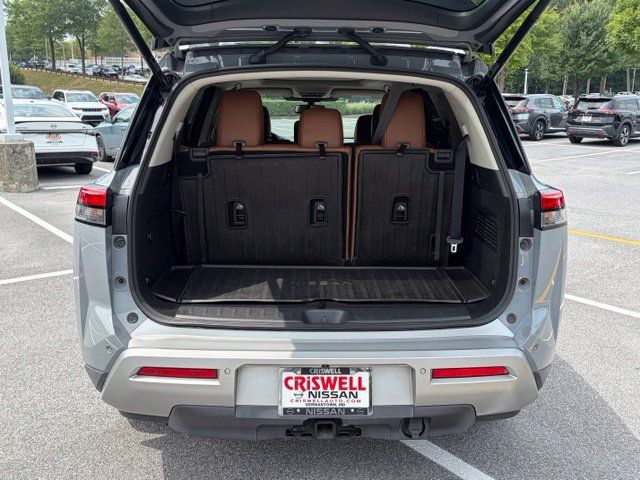 Certified 2022 Nissan Pathfinder Platinum w/ Cargo Package AWD/4WD image 7