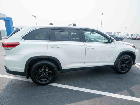 Used 2019 Toyota Highlander Plus AWD/4WD image 6