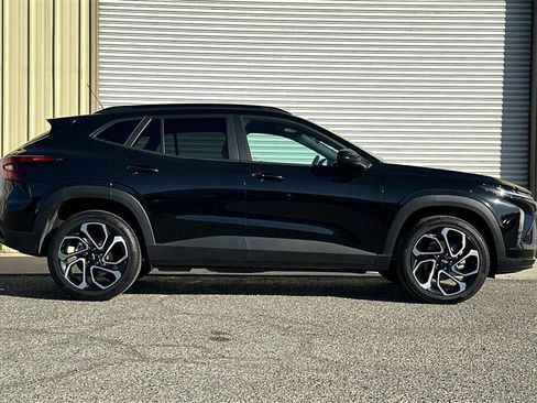 Used 2025 Chevrolet Trax RS w/ Driver Confidence Package image 4