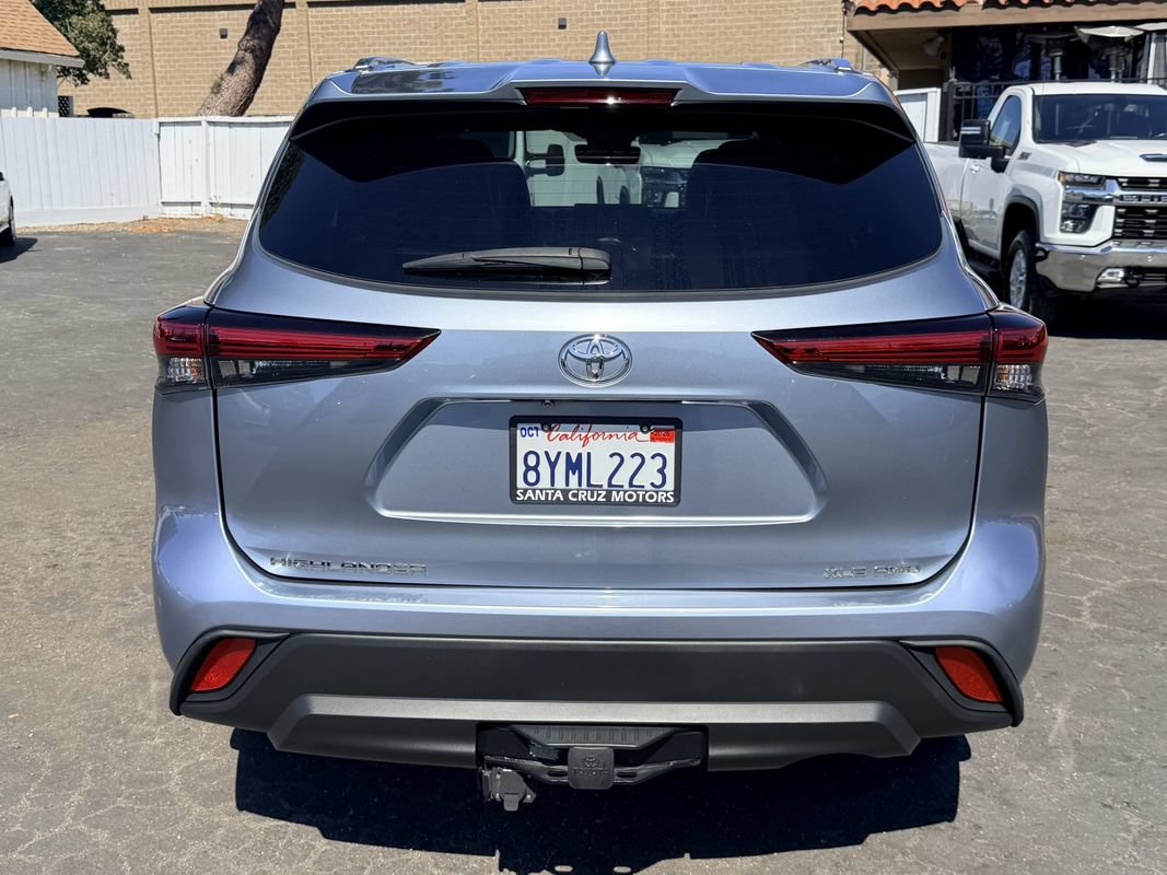 Used 2021 Toyota Highlander XLE AWD/4WD image 4