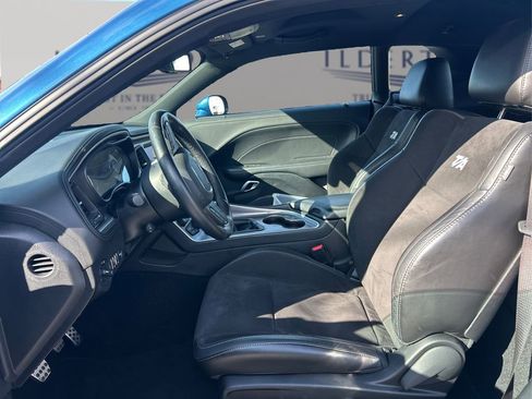 Used 2022 Dodge Challenger R/T w/ T/A Package image 10