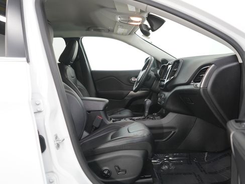 Used 2019 Jeep Cherokee Limited image 10