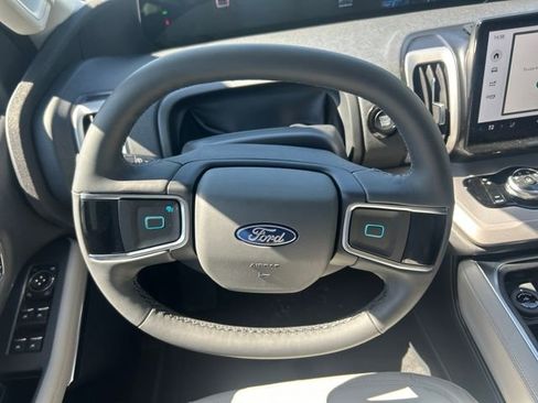 New 2026 Ford Expedition Active image 14