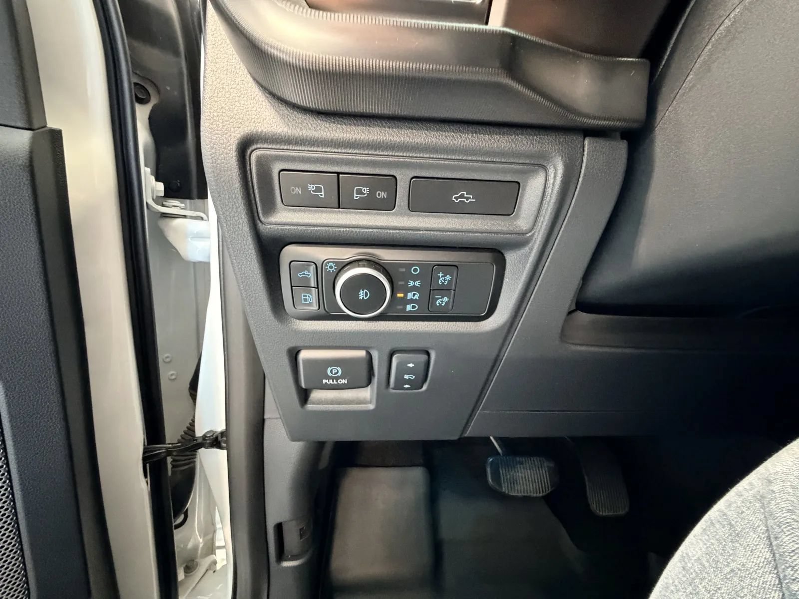 Used 2024 Ford F150 Platinum w/ FX4 Off-Road Package AWD/4WD image 33
