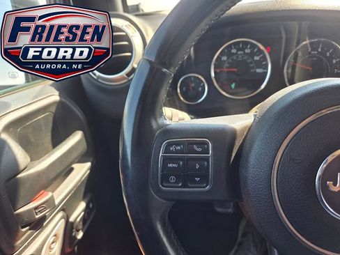 Used 2018 Jeep Wrangler Unlimited Sahara w/ Connectivity Group AWD/4WD image 14