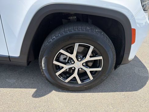 Used 2023 Jeep Grand Cherokee L Limited AWD/4WD image 33