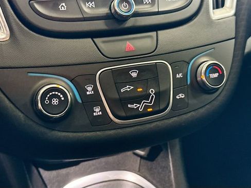 Used 2018 Chevrolet Malibu LT image 16