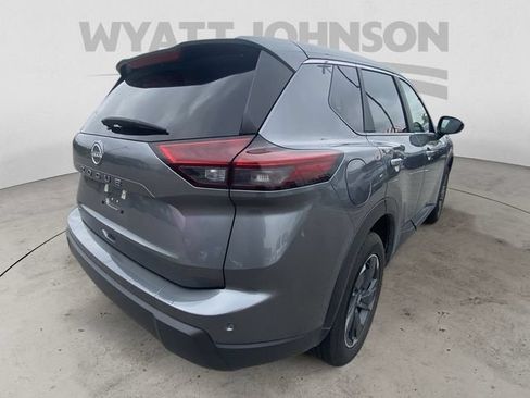 Used 2025 Nissan Rogue SV FWD image 8