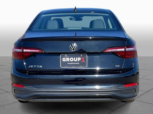 Used 2024 Volkswagen Jetta SE image 5