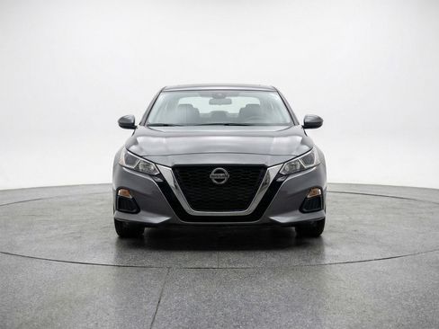 Used 2025 Nissan Altima 2.5 SV image 2