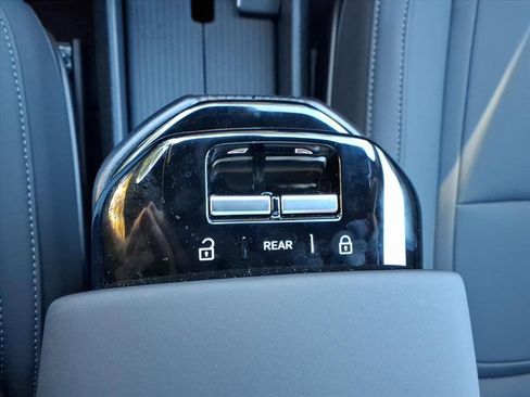 New 2025 Volvo EX30 Plus w/ Protection Package Premier image 19