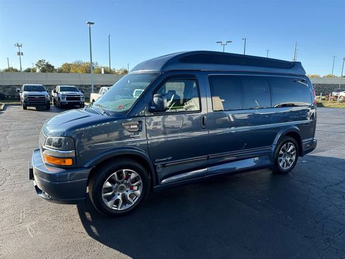 Used 2023 Chevrolet Express 2500 image 5