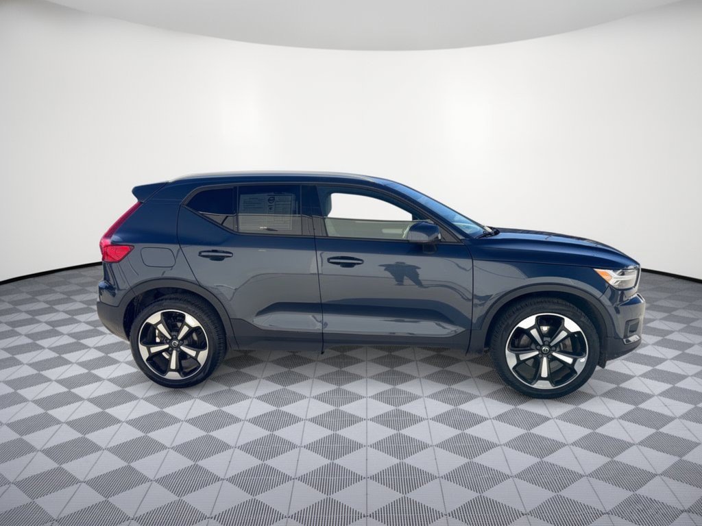 Used 2021 Volvo XC40 T5 Momentum w/ Premium Package AWD/4WD image 8