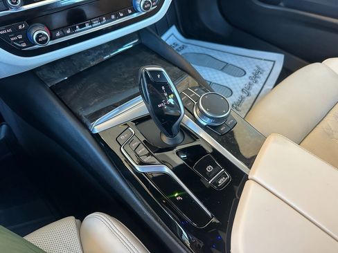 Used 2023 BMW 540i xDrive w/ Premium Package image 9