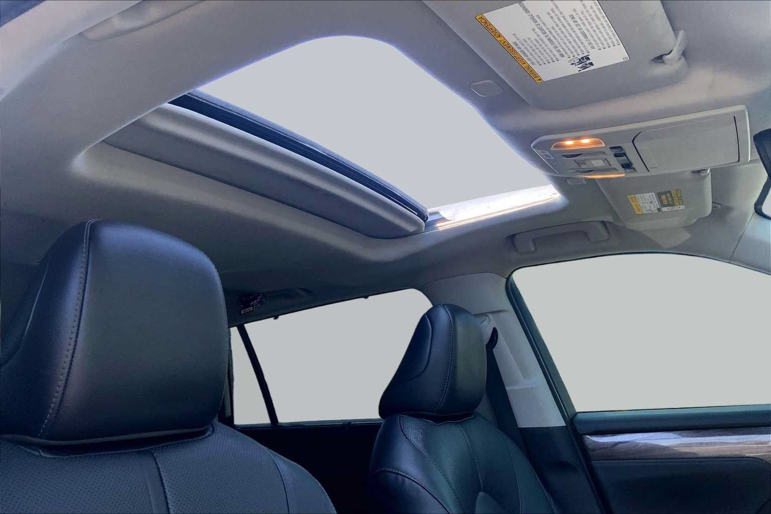 Used 2023 Toyota Highlander Limited FWD image 13