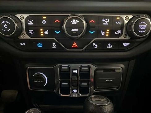 Used 2025 Jeep Wrangler Unlimited Sahara w/ Safety Group AWD/4WD image 53