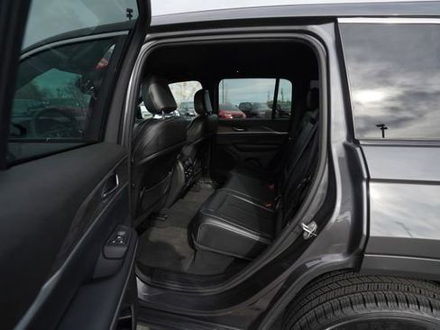 Used 2024 Jeep Grand Cherokee Limited image 14