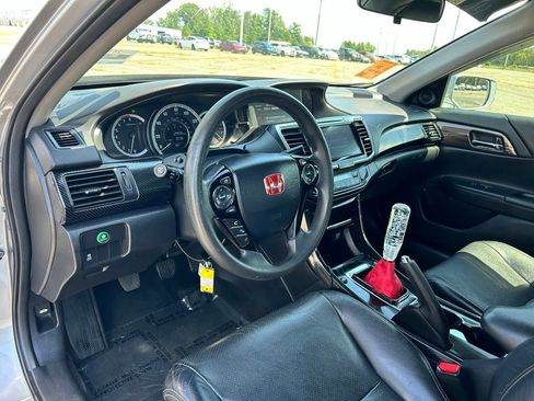 Used 2017 Honda Accord EX image 9